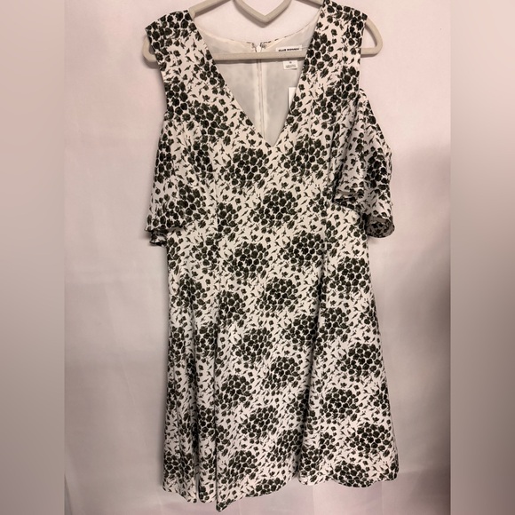 074 CLUB MONACO Pernille Cold Shoulder Floral Dress 10 new - Picture 5 of 12